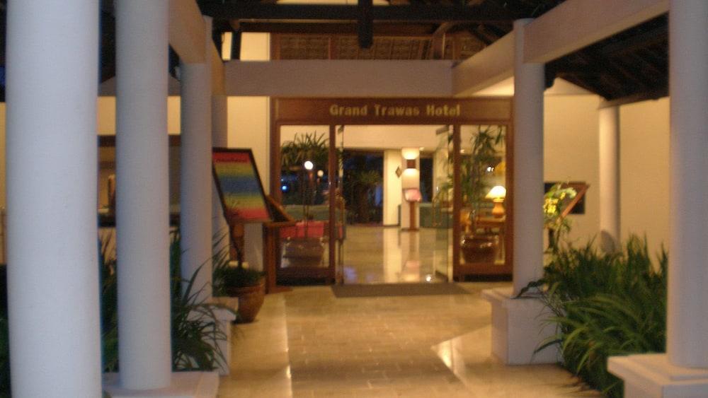 Grand Whiz Hotel Trawas Mojokerto Extérieur photo