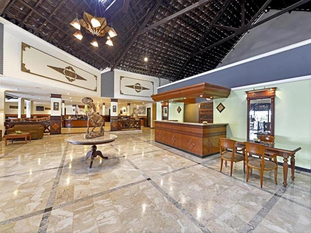 Grand Whiz Hotel Trawas Mojokerto Extérieur photo